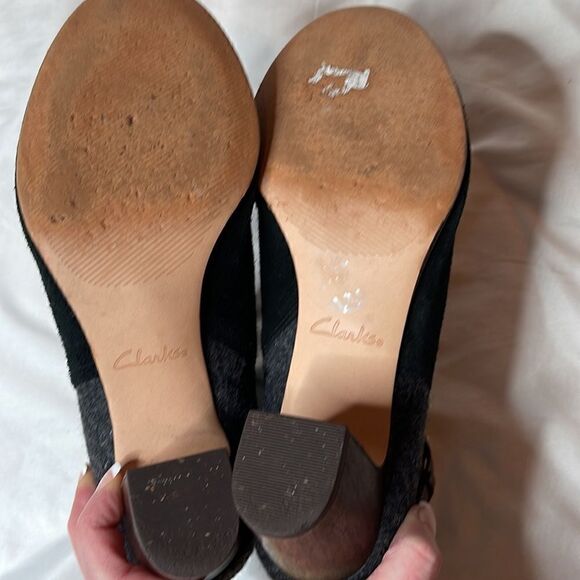 Clarks Cushion Plus “Spiced River” Two Tone Suede/Felt Heel Ankle Booties. Sz 9. - Picture 8 of 10